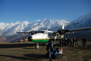 हवाईजहाज कुर्दाकुर्दै विमानस्थलमा सुत्केरी