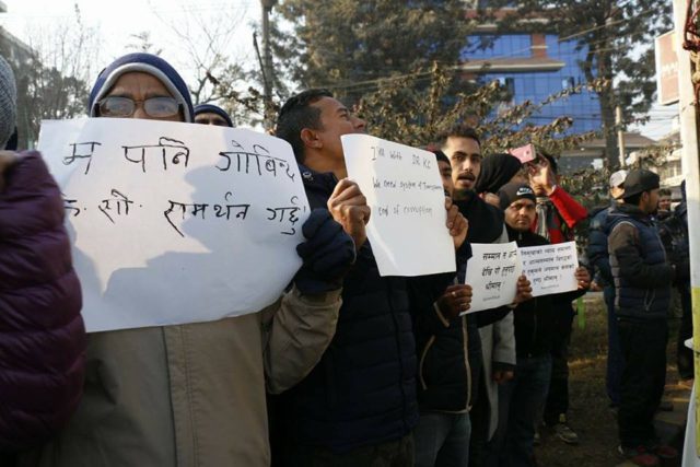 डा. केसीलाई अदालत लगियो, समर्थकद्धारा माइतीघरमा प्रदर्शन