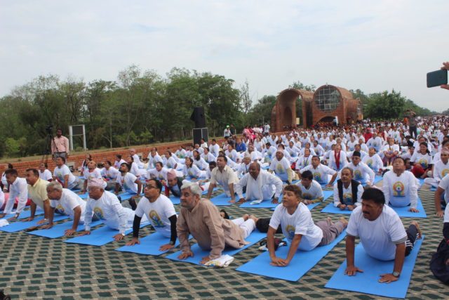 भारतीय दूतावासको आयोजनामा लुम्बिनीमा योगाभ्यास